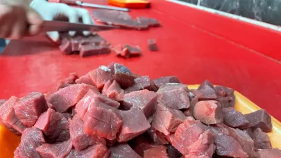 Bakan Yumaklı'dan "yapay et" ve "üçkağıtçı" açıklaması