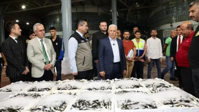 Bursa'da Başkan Bozbey, balıkçılara iyi bir sezon diledi