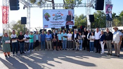 Karabalçık'ta en iyi üzümler yarıştı