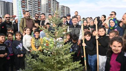 Bir yılda 550 milyon fidan ve tohum toprakla buluşacak