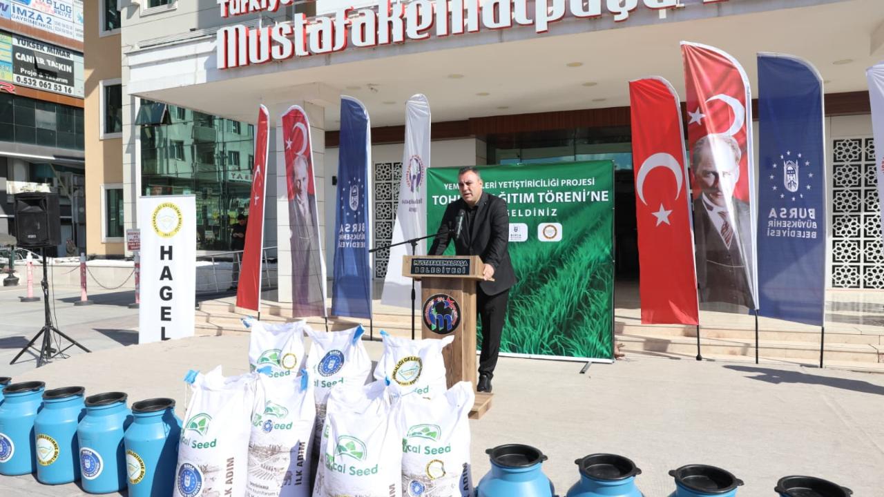 Bursa Büyükşehirin İtalyan çimi tohumu desteği sürüyor