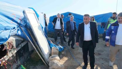 Adana'da mevsimlik tarım işçileri yalnız bırakılmadı