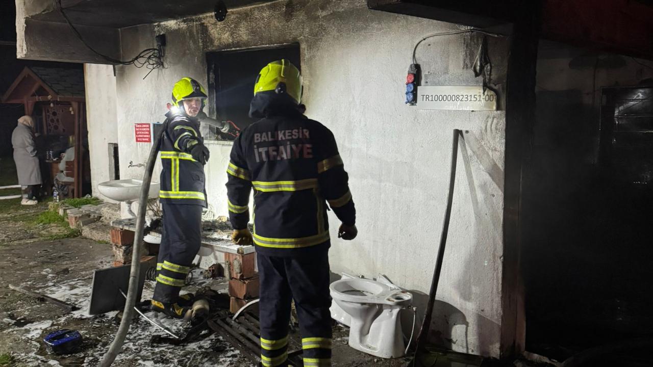 Balıkesir itfaiyesi gidene kadar 5 bin civciv yandı