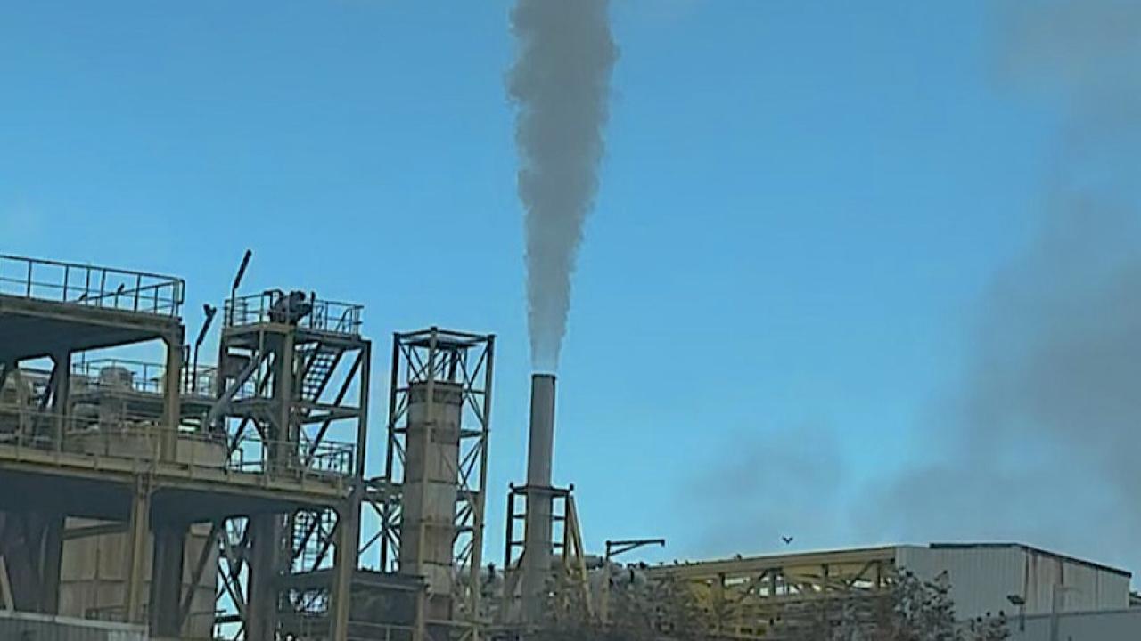 Cargill Bursa&#039;dan çıkan dumanlar gökyüzünü griye boyadı