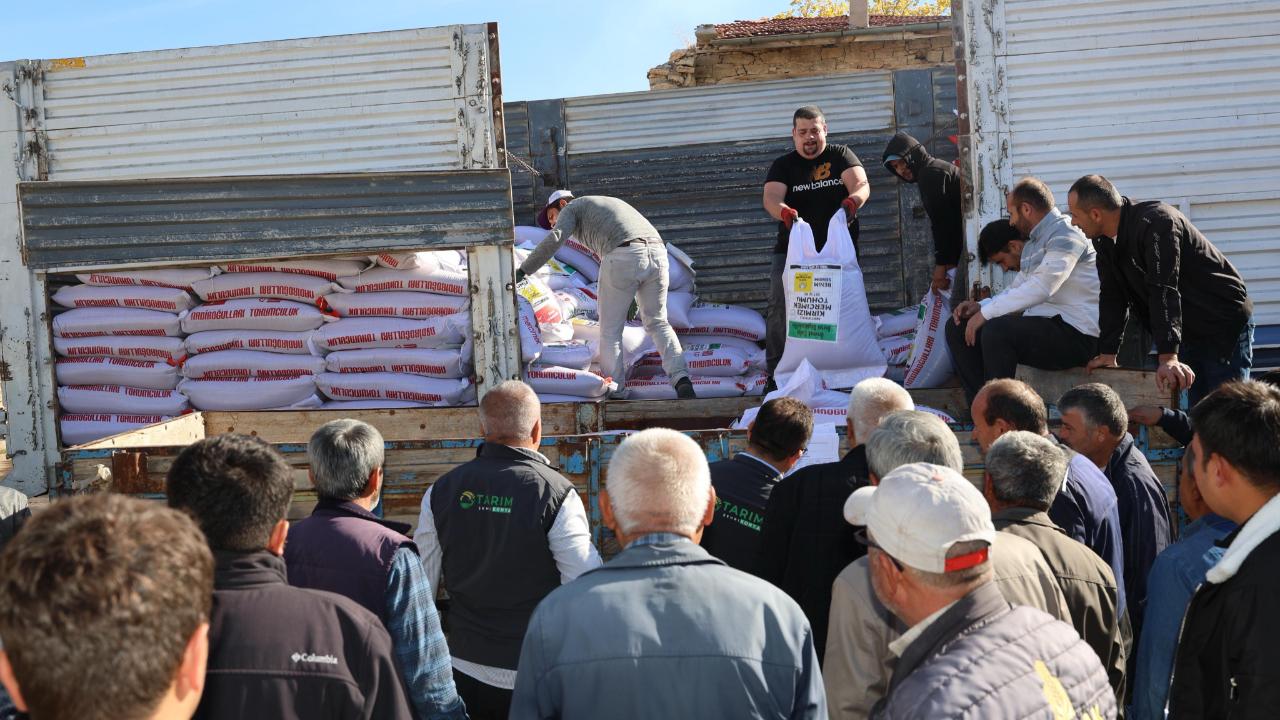 Konya Büyükşehir&#039;den çiftçilere mercimek tohumu desteği