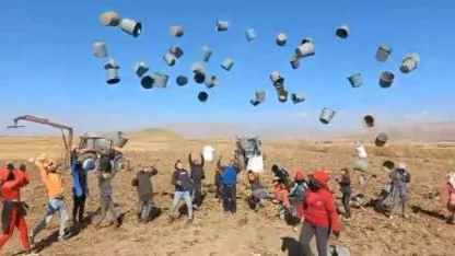 Kovaları havaya atarak kutladılar