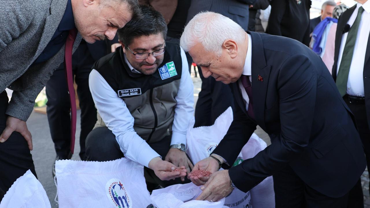 Mustafakemalpaşa&#039;da üretildi Bursalı çiftçilere dağıtılıyor