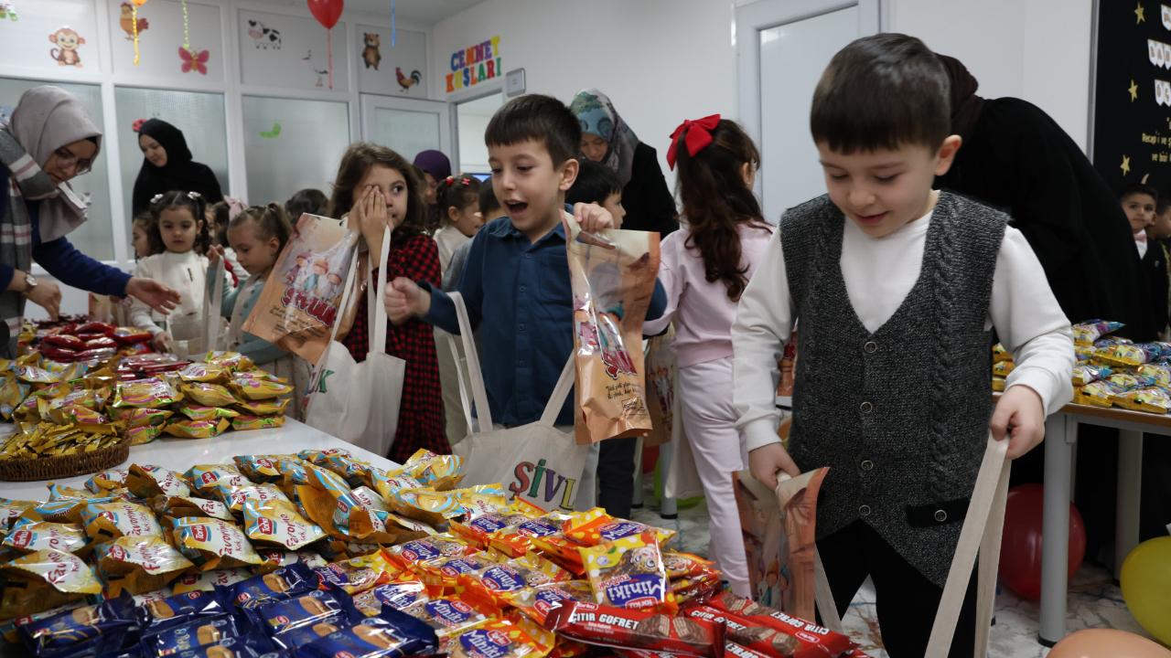 Konya'da 220 bin öğrenciye şivilik hediyesi dağıtıldı