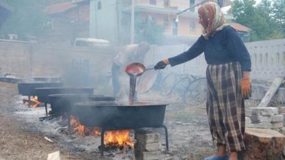 Toroslar'dan sofraya uzanan hem emeği hem şifası bol pekmez