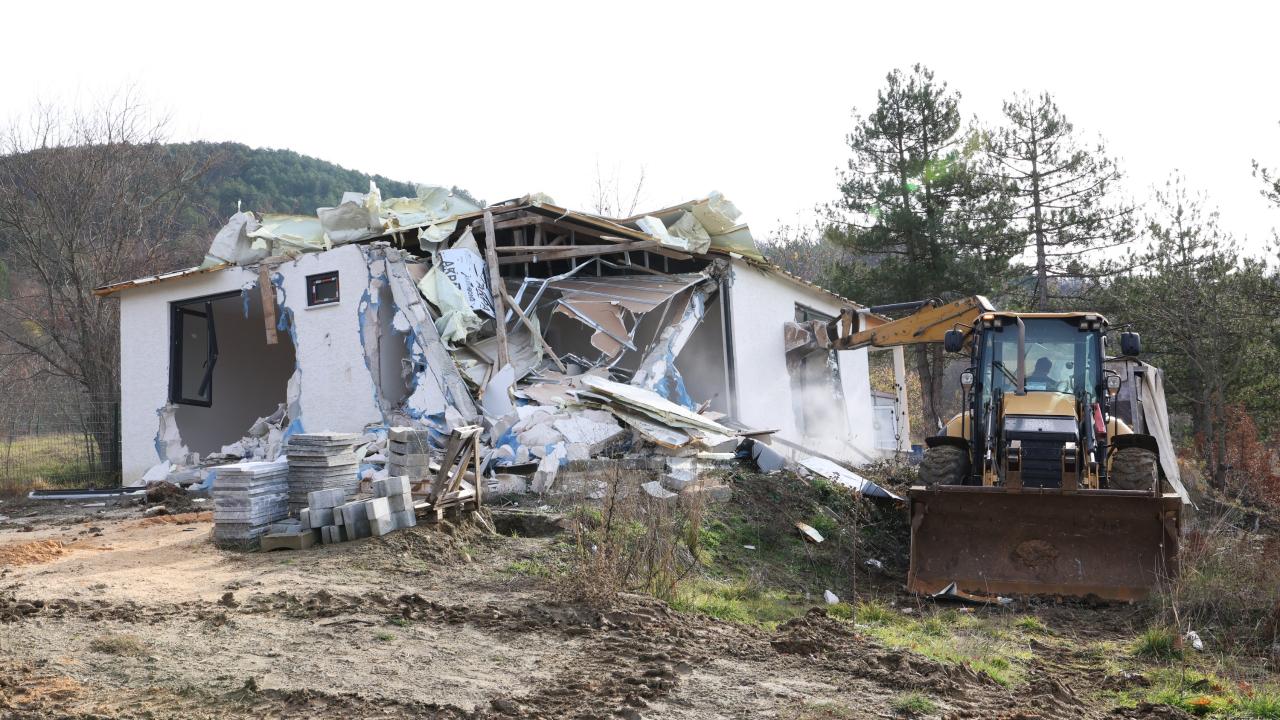 Uludağ eteklerindeki kaçak yapı yıkıldı