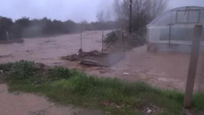 Antalya'da sağanak ve sel tarım alanlarını seraları vurdu