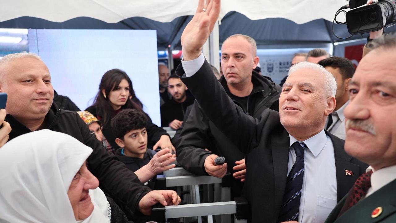 Bursa'da Başkan Bozbey'e çirkin saldırı girişimi