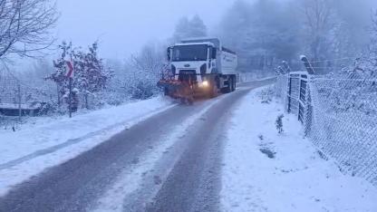 Bursa'da kardan kapanan yollar açıldı