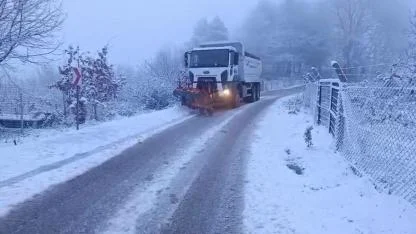 Bursa'da kardan kapanan yollar açıldı