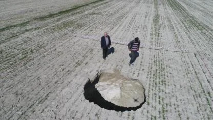 Toprak "çaydaki şeker" gibi eriyor; obruklar tehlike saçıyor