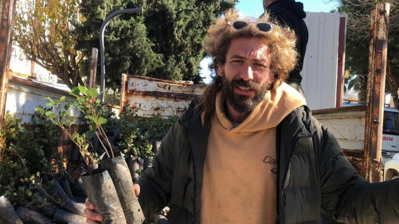 Datça'nın doğası için 2 bin harnup fidanı ücretsiz dağıtıldı