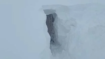 Sivas'ta 3 metre kar altında ahırın kapısını bulamadılar