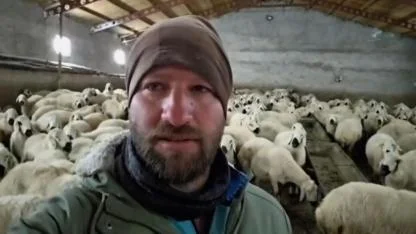 Türküleriyle ünlü Sivaslı çoban kar yağışında yine söyledi