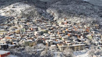 Uludağ eteklerinde karla oluşan manzara etkiledi