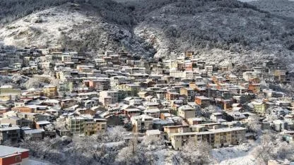 Uludağ eteklerinde karla oluşan manzara etkiledi