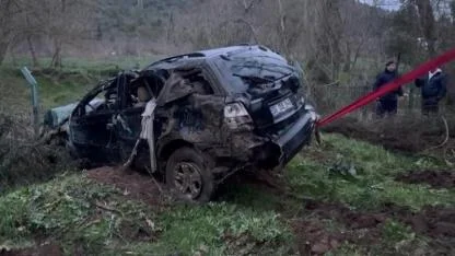 Akıntıya kapılan otomobil kullanılamaz hale geldi