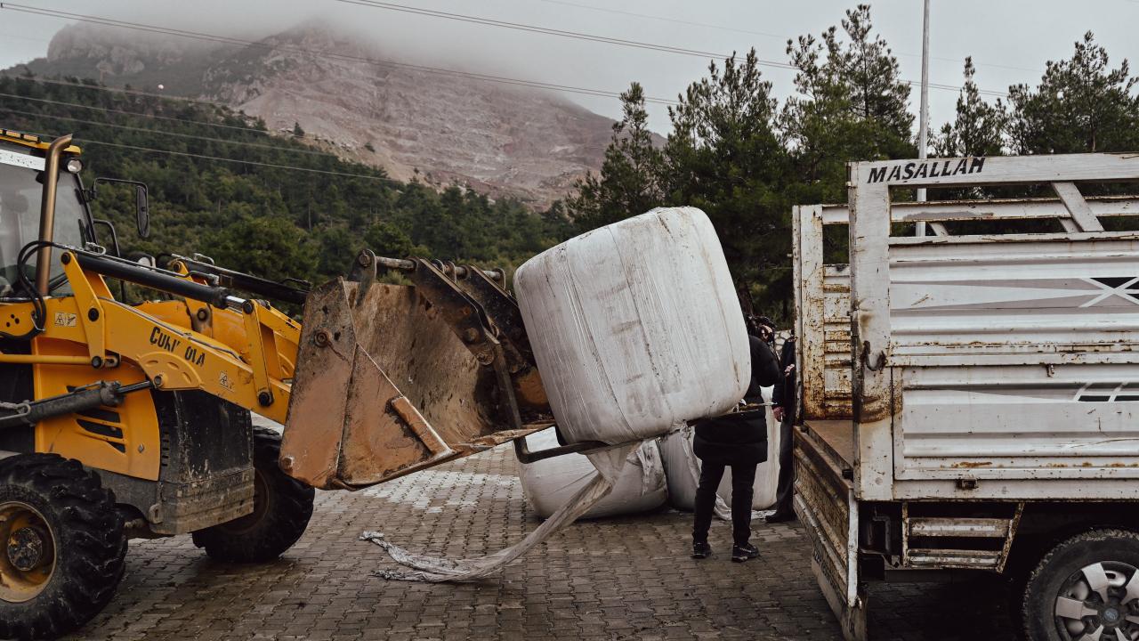 Bursa Büyükşehir'den üreticilere 340 ton kaba yem desteği