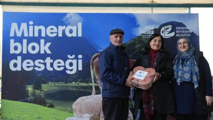 Eskişehir Büyükşehir'den üreticilere mineral blok desteği