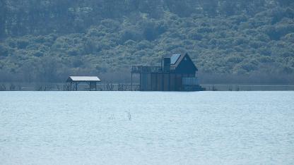 Hobi evi olarak yapıldı göl sularıyla "Lake House" oldu