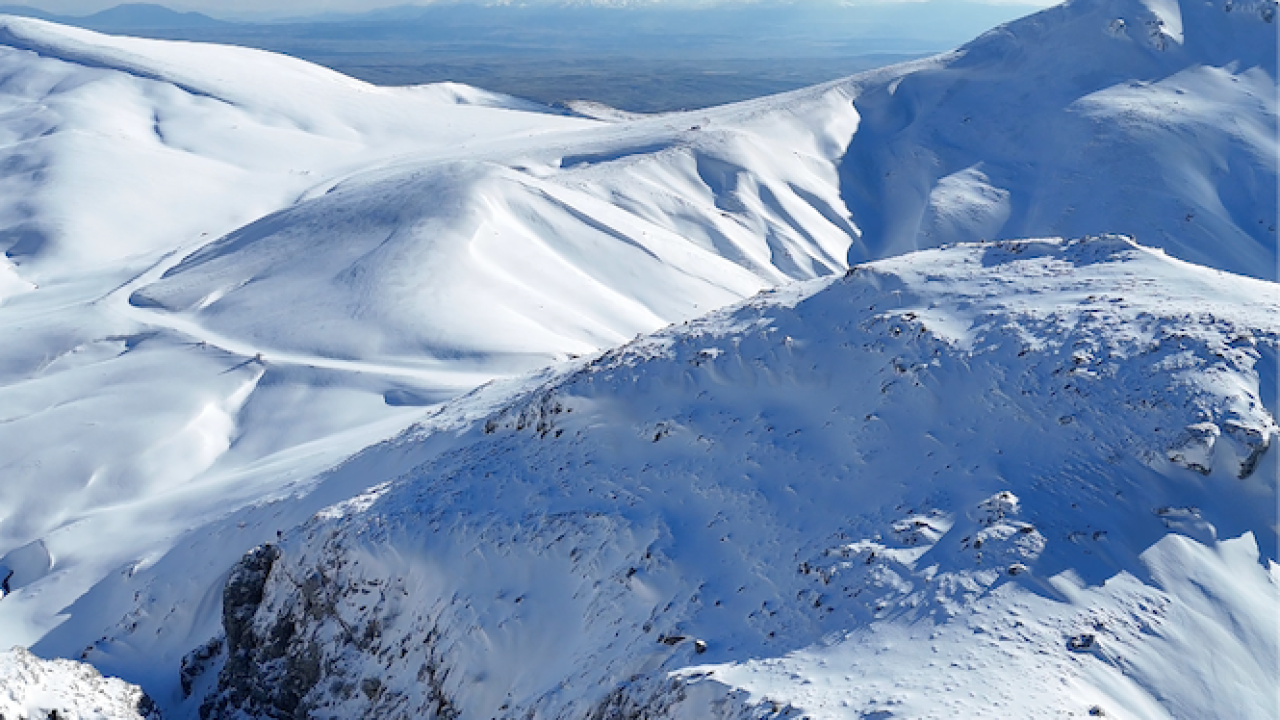 Sultan Dağları'ndaki kar Eber Gölü ve kiraza umut oldu