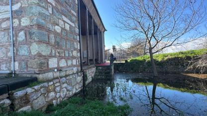 Uluabat Gölü'nün suları 625 yıllık camiyi tehdit ediyor