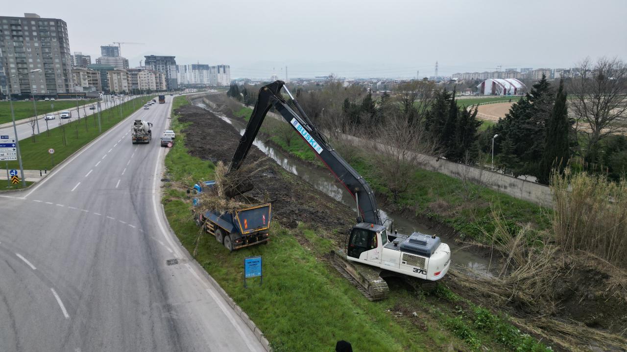 Ayafatma Deresi'nde taşkın riskine karşı çalışma yapılıyor