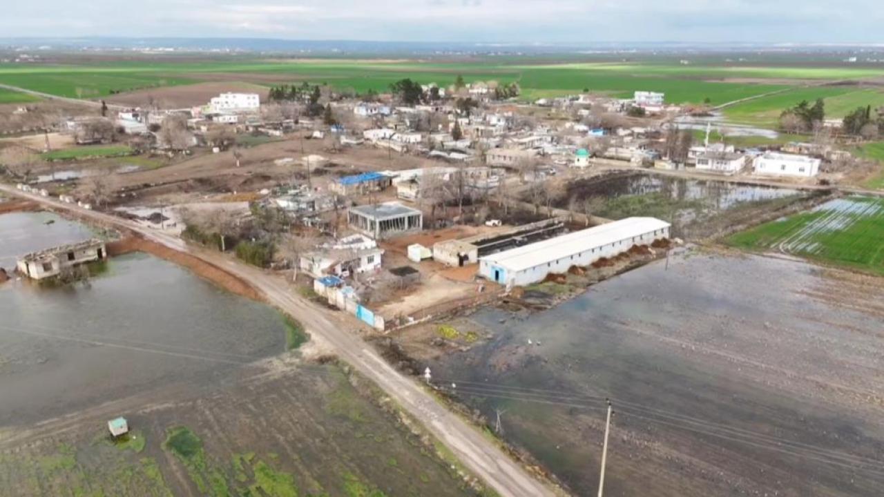 Borçla ektiği buğday tarlası su altında kaldı