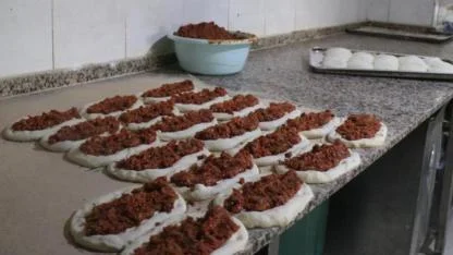 Bu kıymalı pide Sakarya'da sadece ramazan ayında yapılıyor