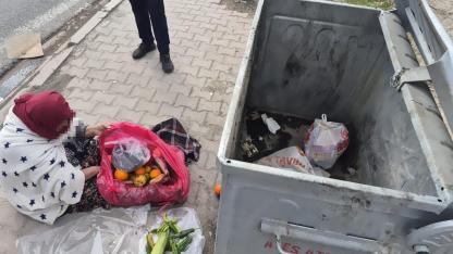 Çöp konteyneri yanına tezgah kuran dilencilerin taktiği deşifre oldu