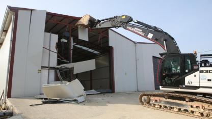 Nilüfer'de tarım alanına yapılan kaçak depo yıkıldı