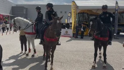 Atlı polis timi Konya Tarım Fuarı'nın gözdesi oldu