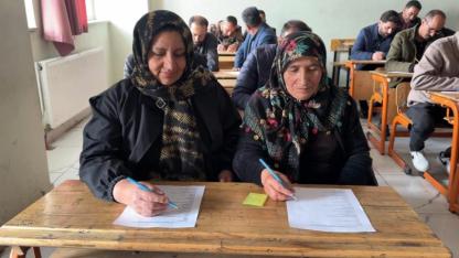 Hakkari'de 110 çiftçi merada değil sınavda ter döktü