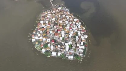 "Küçük Venedik" turizm sezonunu açtı ama yolları kapandı
