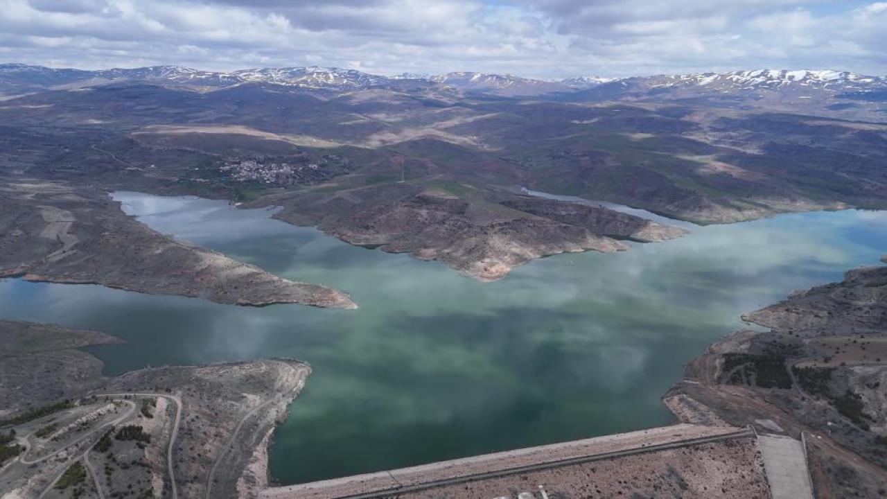 Sivas'ta tehlike çanları çalarken yağışlar imdada yetişti