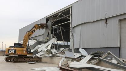 Tarım arazisine yapılan 4 bin metrekarelik depo yıkıldı