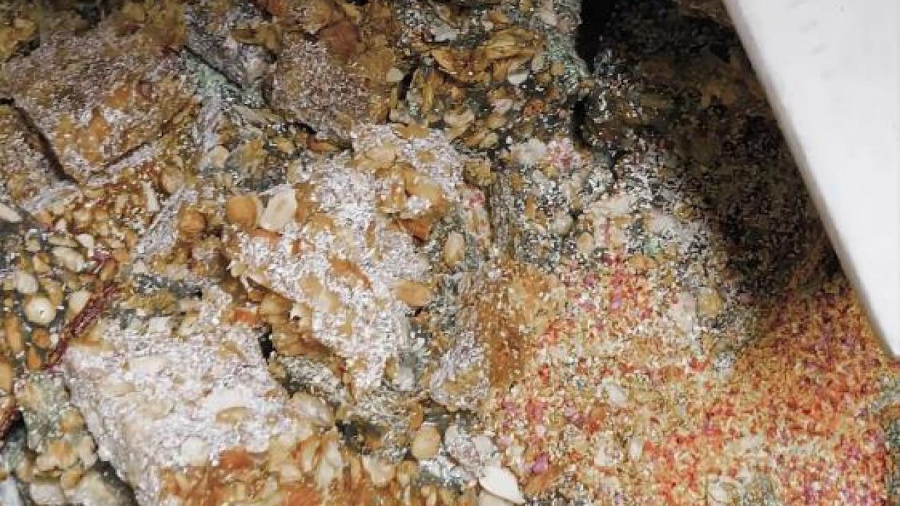 Zehir saçan lokum ve cezeryeleri bugüne kadar sattılar