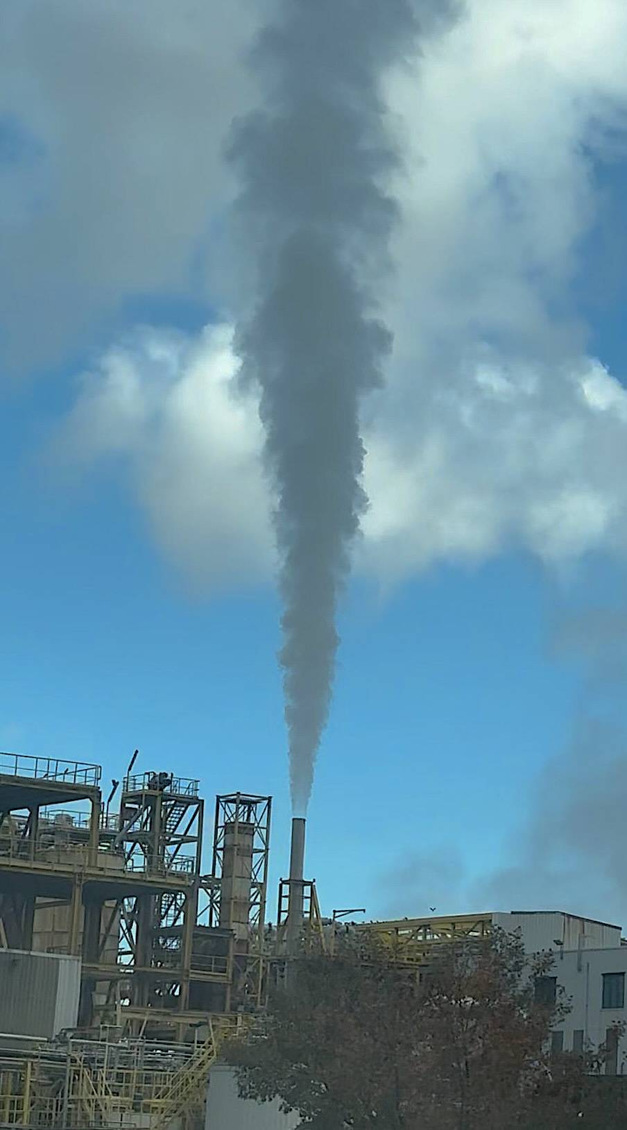 Cargill Bursa'dan çıkan dumanlar gökyüzünü griye boyadı