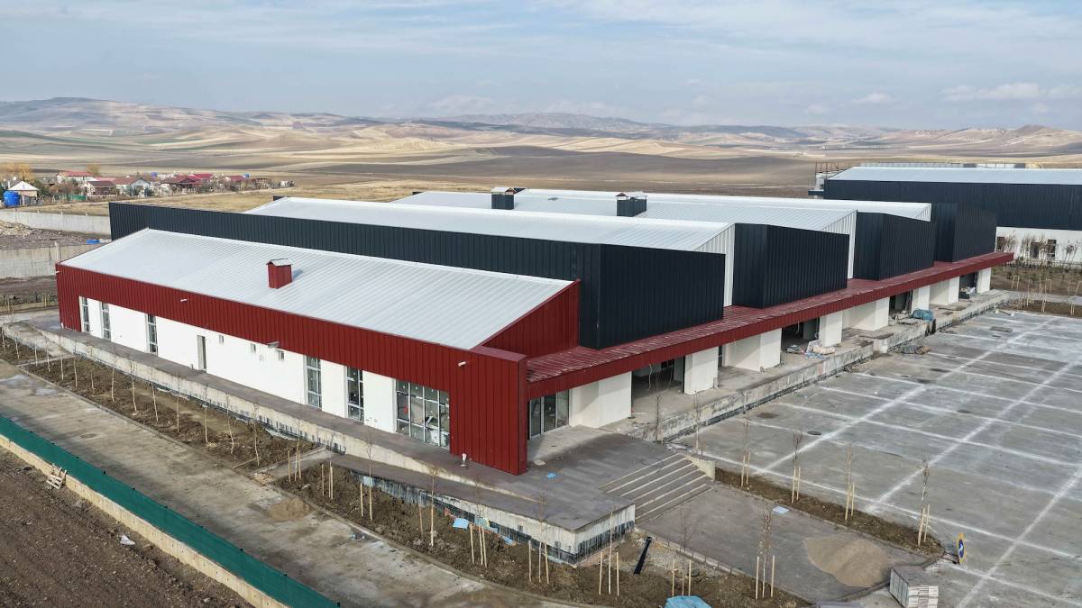 Çubuk'ta çiftçiye katkı sağlayacak tesisin yapımı sürüyor