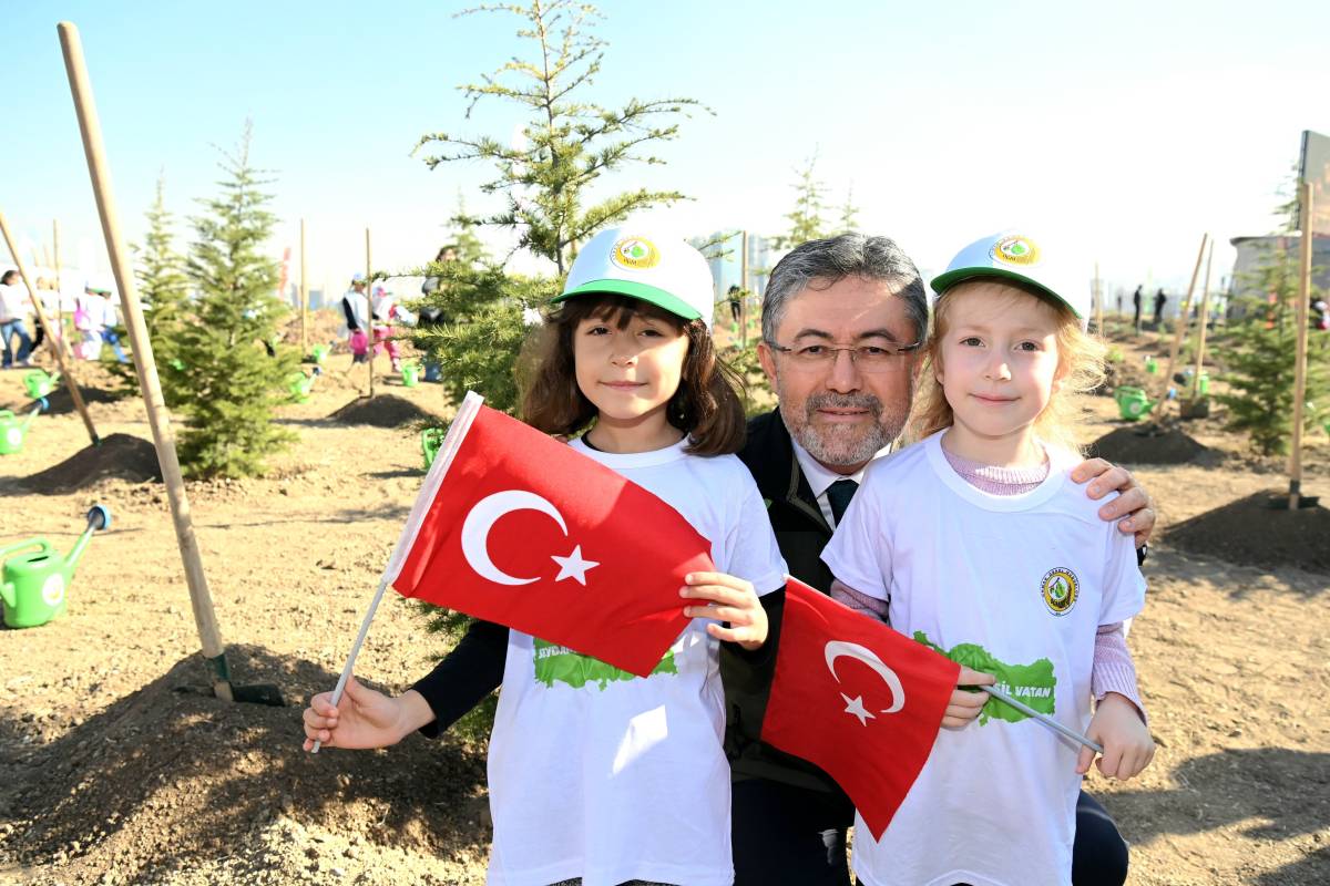Milli Ağaçlandırma Günü'nde fidan dikme rekoru kırıldı