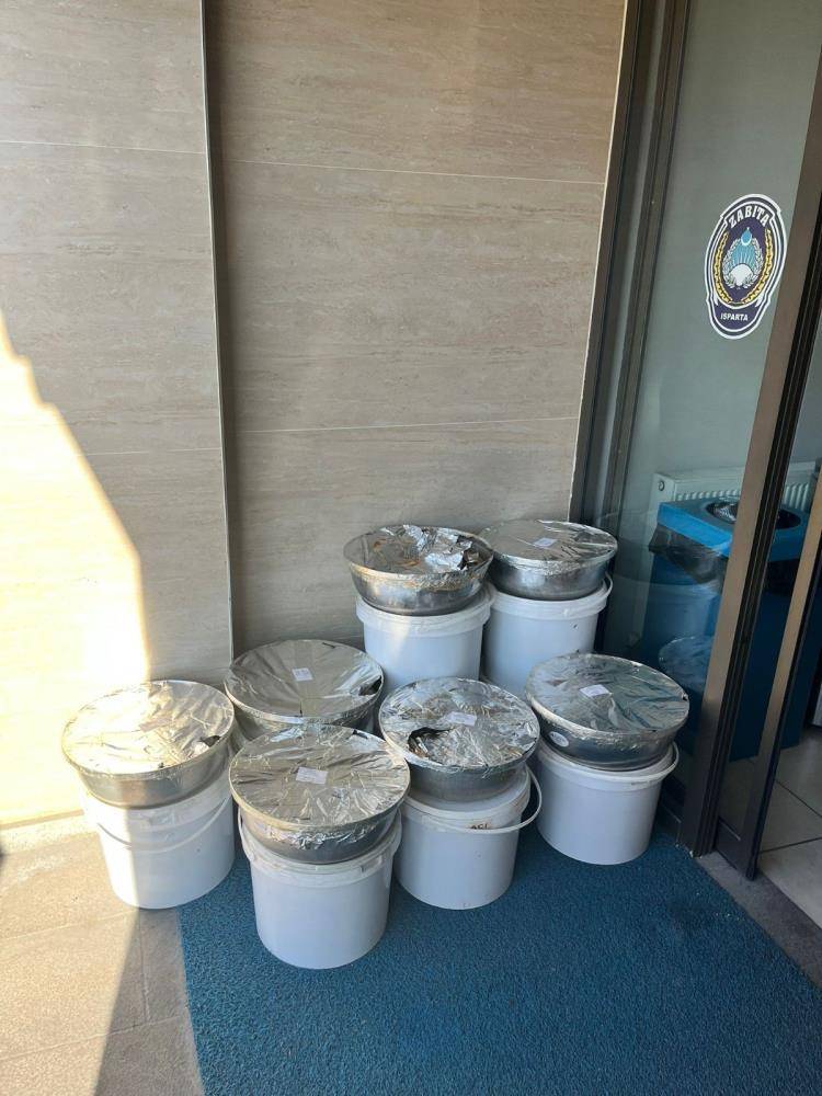 Otobüsle taşınan 9 kova 7 tencere yaprak sarması çöpe atıldı