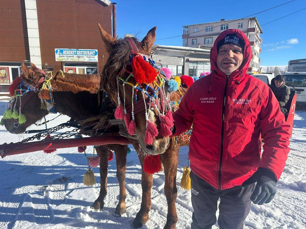 Çıldır Gölü'nün atlı kızakları sezona hazır
