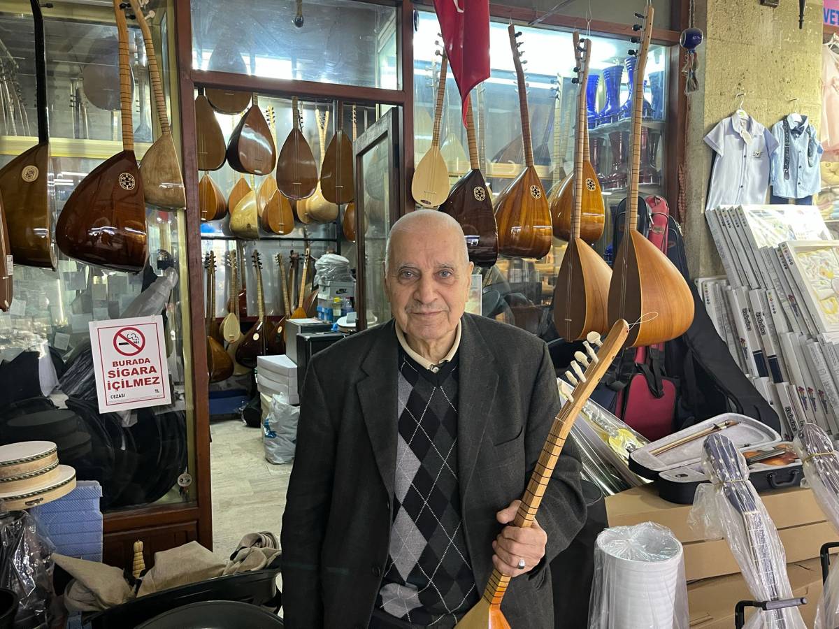 Edirne'de 70 yıldır sazın sesi: Ramadan Korkmaz