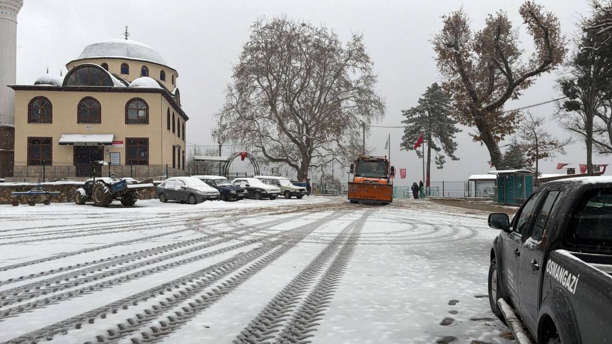 Osmangazi'de kar başladı ekipler harekete geçti