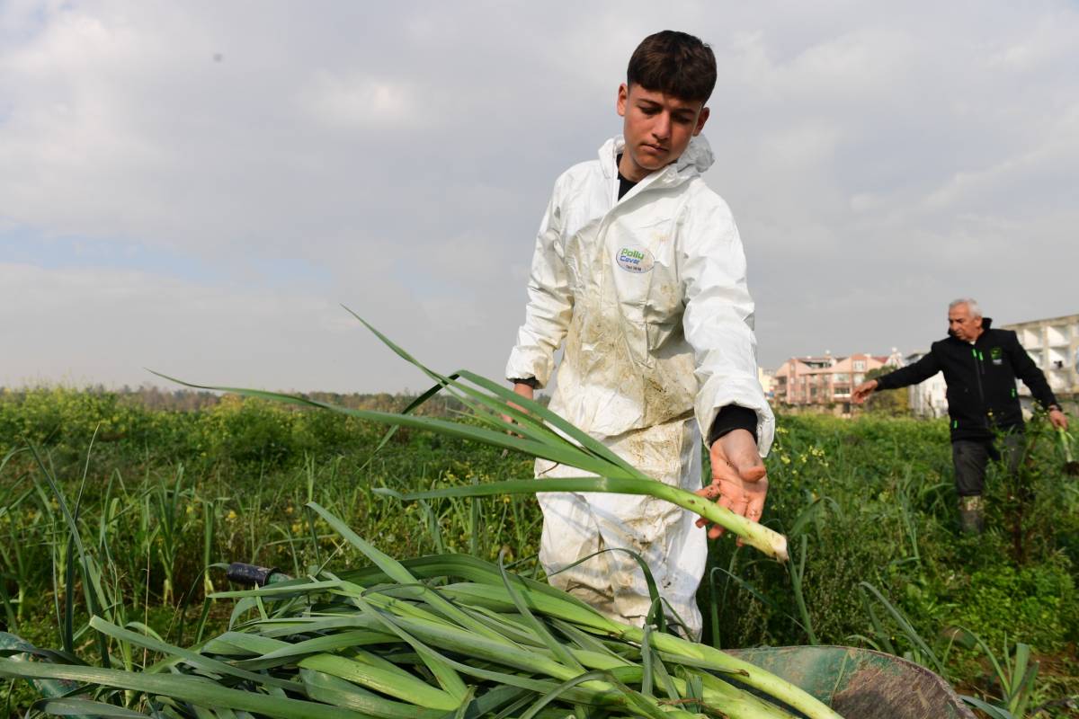 Osmanlı mirası lisenin öğrencileri üretirken öğreniyor