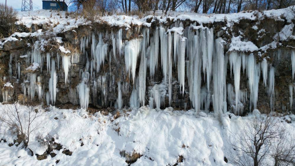 Koçköprü Kanyonu'nda metrelerce buz sarkıtları oluştu